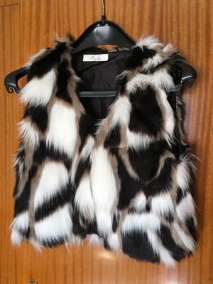 Synthetic sleeveless fur size S like new, gray and white