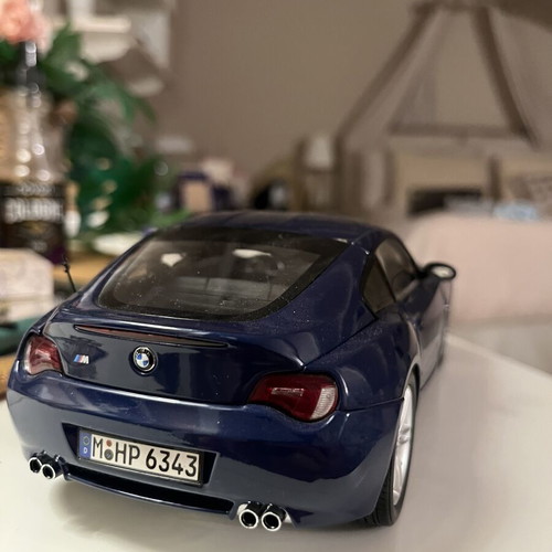BMW Z4 M Kyosho model car like new, 1/18 scale