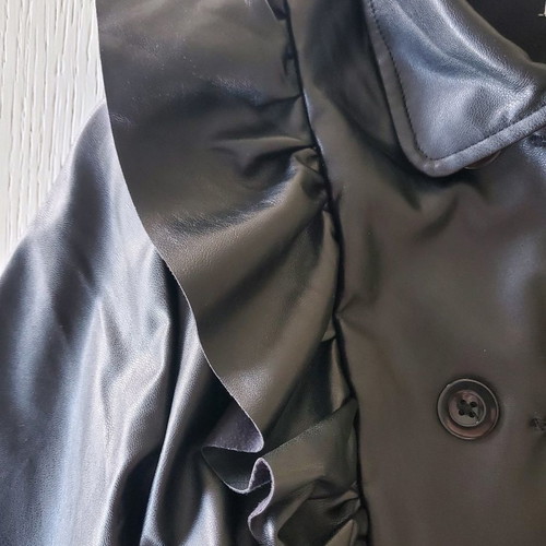 Yoyo black dress-coat like new for 12-13 years old