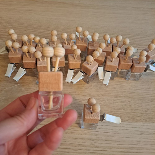 Car diffuser bottles 7 ml with wooden cap, sticks and stopper, pack of 22
