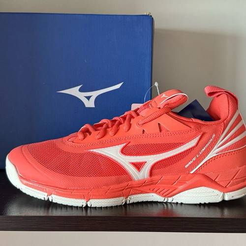 Mizuno Wave Luminous Volleyball shoes new, size 39, with box