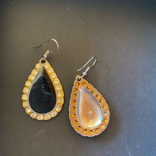 Teardrop earrings like new for pierced ears