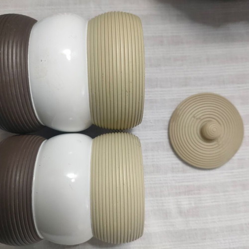 Bathroom set of 3 pieces like new, ceramic, porcelain and plastic