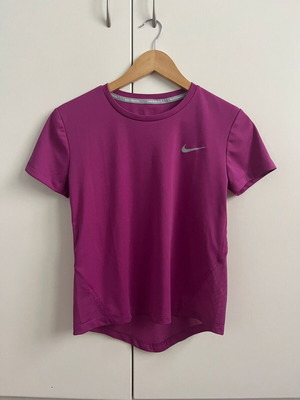 Nike woman shirt like new, XS, pink and purple