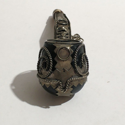 Decorative handmade pipe like new with intricate design