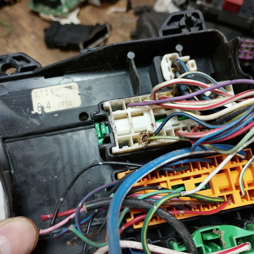 Fuse box used for Mazda 323, 626, Premacy