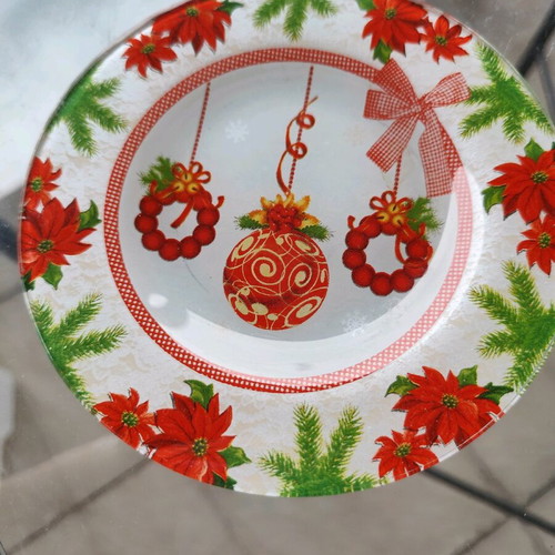 Christmas plates like new, set of 2, 15cm diameter