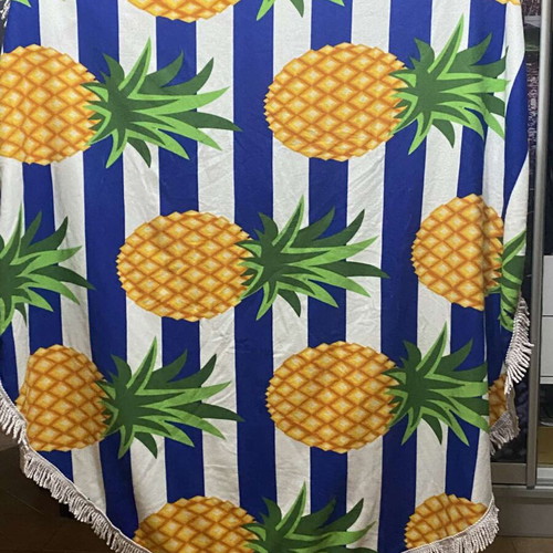 Round beach towel with pineapple design and fringes, like new, 1.20m diameter