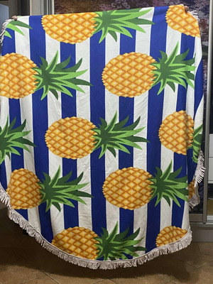 Round beach towel with pineapple design and fringes, like new, 1.20m diameter