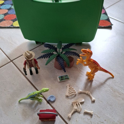 Playmobil explorer with dinosaur used