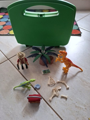Playmobil explorer with dinosaur used