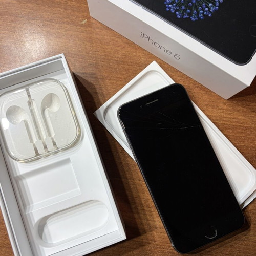iPhone 6 32 GB Space Grey used, broken screen and faulty button