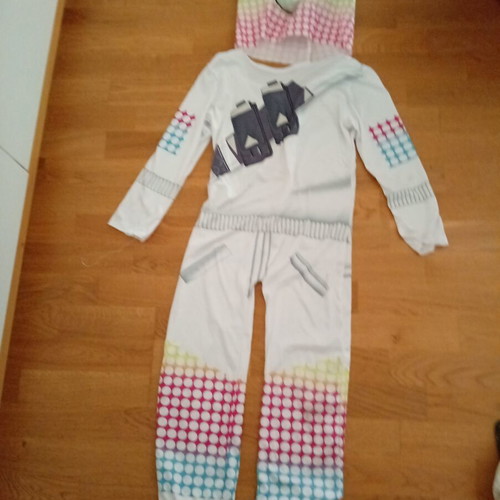 Disc Jockey Marshmello Fortnite costume like new, for 10 years old