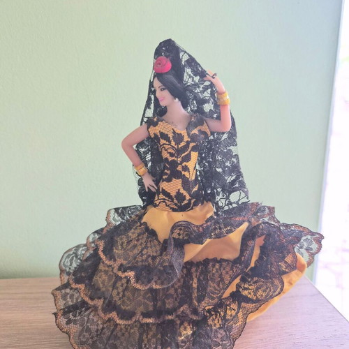 Vintage Marin Chiclana Spanish Flamenco Dancer doll like new, 18 cm