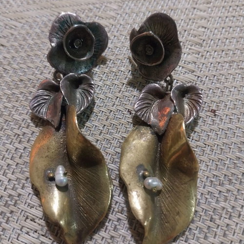 Handmade earrings used, copper and tin alloys with pearl