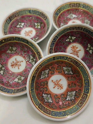Set of 5 Vintage Chinese Famille Rose Porcelain Plates like new