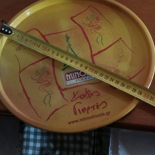 Metal tray used, 30 centimeters