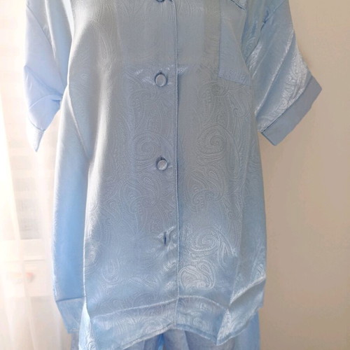 Satin short-sleeve pajamas XL turquoise with patterns, new