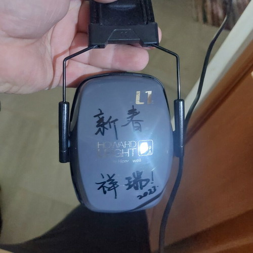 Howard Leight Protective Earmuffs like new with Chinese writing