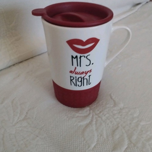 Ceramic mug Mrs always Right with silicone lid like new