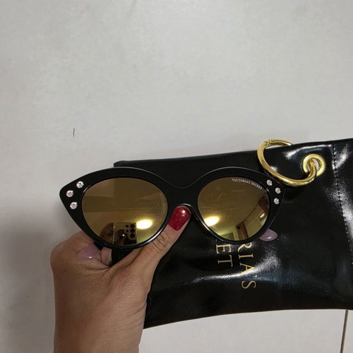 Sunglasses Victoria's Secret like new, gold mirror lenses, black frame