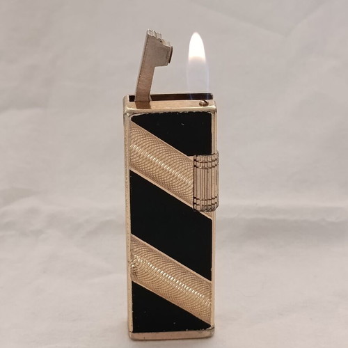 Volcan Lighter Black Lacquer Gold Guilloche used, 1970s design
