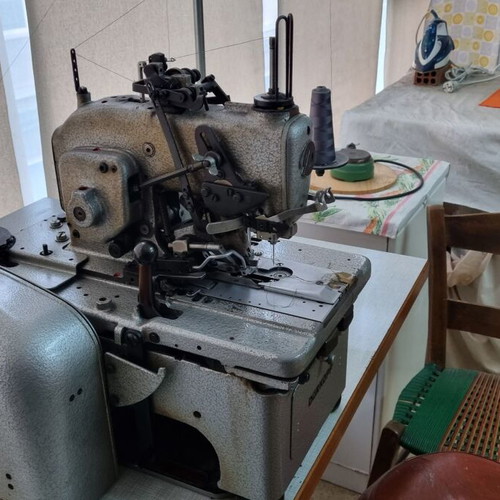 Durkopp Buttonhole Sewing Machine used, model 558 missing cutters