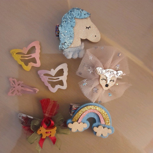 Set of 7 hair clips like new