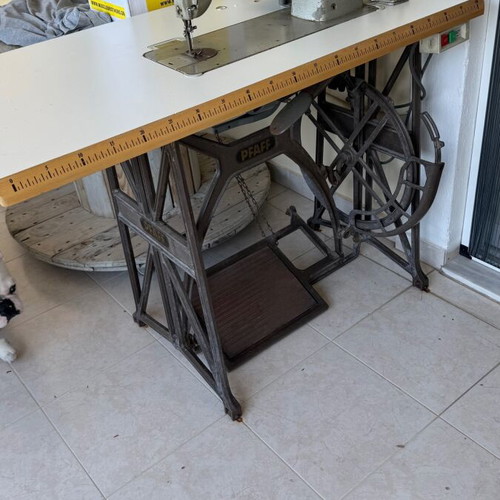 Pfaff sewing machine used, needs maintenance