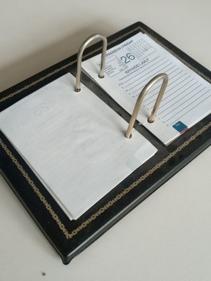 Βάση επιτραπέζιου ημερολογίου, μαύρη δερματίνη, 22 x 16 εκ.