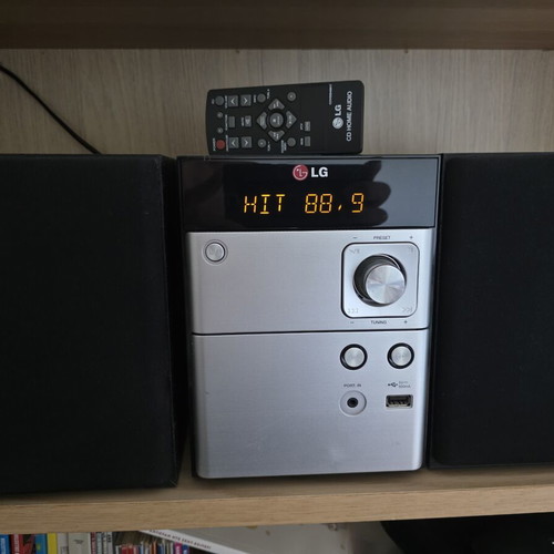LG CM1530 USB Micro Hi-Fi System like new, 10 watt