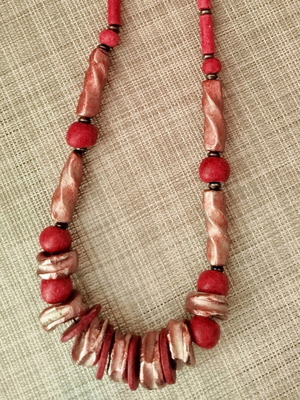 Handmade vintage necklace red like new, 27cm