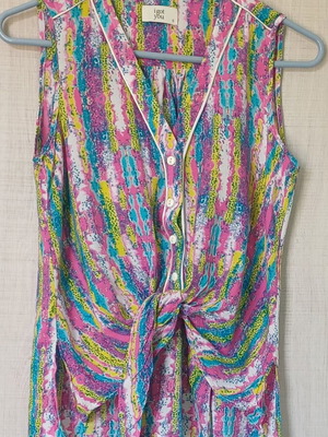 Sleeveless multicolor top with front tie like new