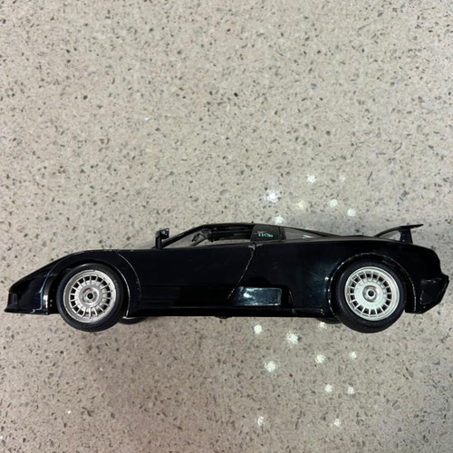 Bugatti EB110 toy car like new, 1/18 scale Bburago
