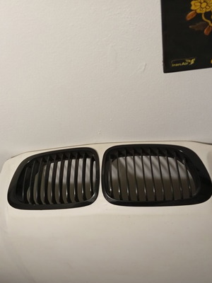 BMW E36 sedan καπό και μουστάκι μεταχειρισμένα