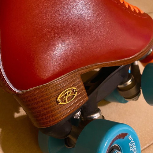 Riedell Crew roller skates size 36 like new, crimson red