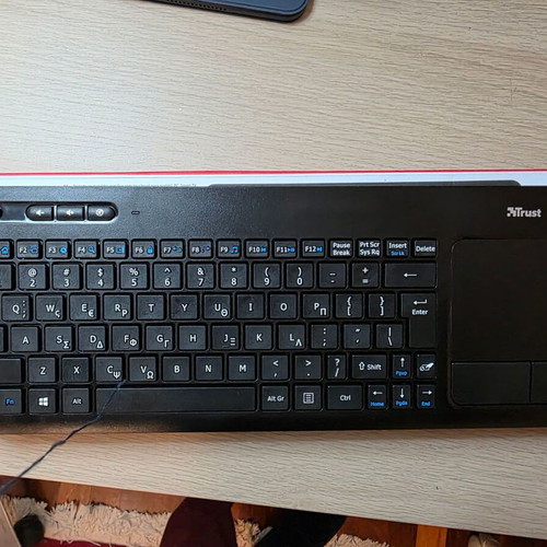 Trust Veza Wireless Keyboard with Touchpad like new, Greek layout