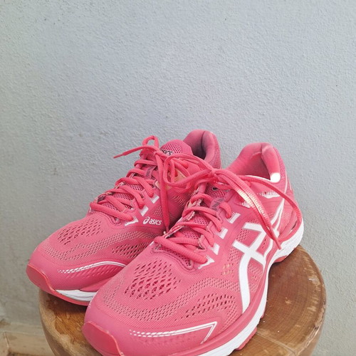 Asics GT-2000 7 running shoes, size 42, pink and white