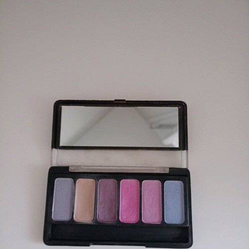 Dorothy L eyeshadows used, set of items