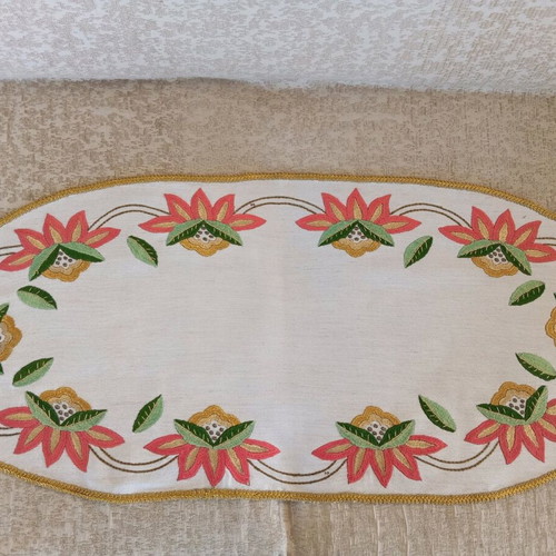 Embroidered table runner with gold thread, like new, 91x42 cm