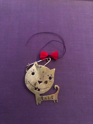 Cat pin silver clasp like new Attilio