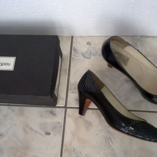 Pumps size 38 black with 5 cm heel like new