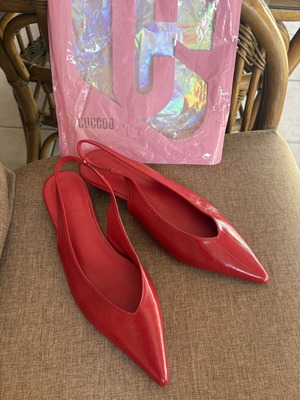 Flat shoes with pointed toe, size 39