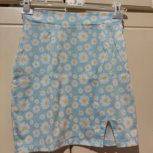 Mini skirt with daisies on blue background, size S, like new