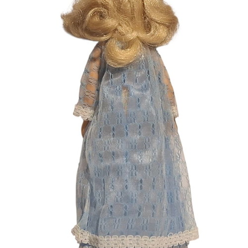 Vintage Pedigree Sindy doll with Misty Blue 43000 clothing set