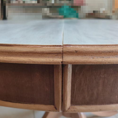 Rotonda table used for dining or decoration