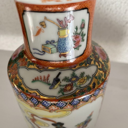 Vintage Chinese vase like new