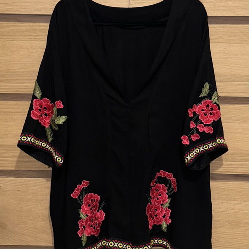 Black shirt kaftan with embroidered flowers like new