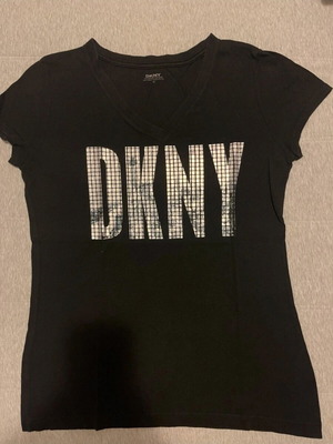 DKNY T-shirt like new, size M, black
