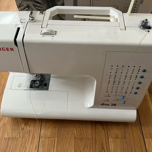 Singer Diva 28 sewing machine new in box